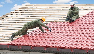 Покрытие кровли металлочерепицей