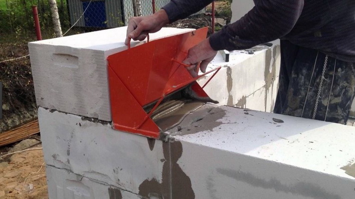 Укладка газобетона в стене