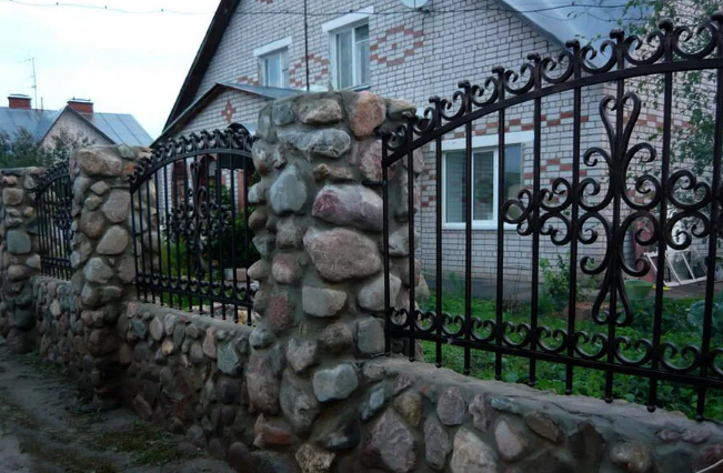 Забор из камня в Киржаче